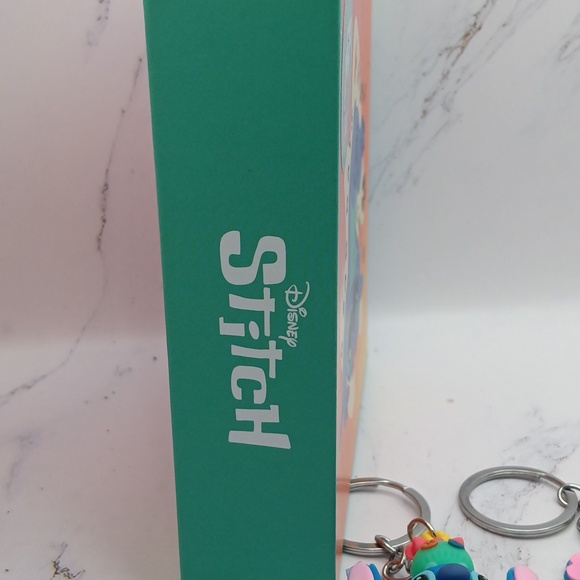 Stitch Makeup & 2 keychains NWT - Picture 11 of 11